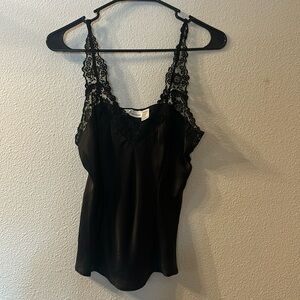 Silkscreen lace vneck tank top size medium